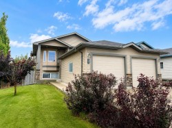 802 Aberdeen Place WESTLethbridge, AB T1J 0N1