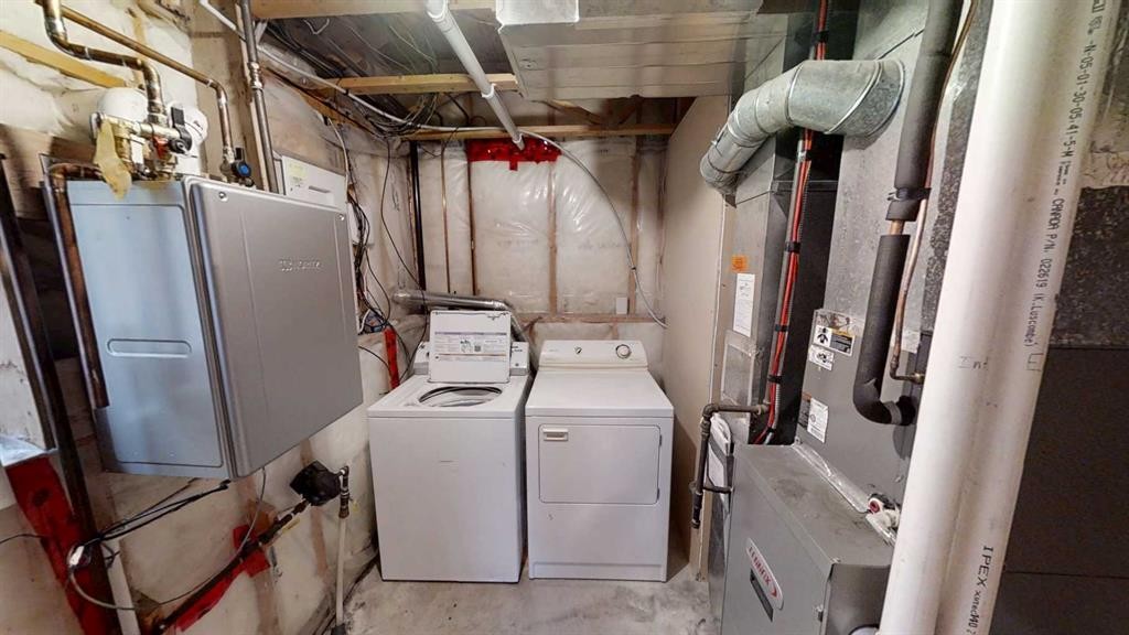 802 Aberdeen Place West, Lethbridge, AB - Indoor Photo Showing Laundry Room