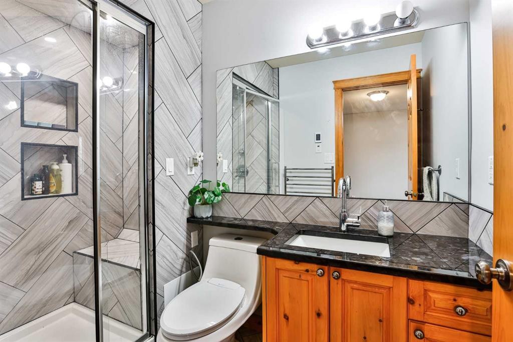 128 Cougar Road North, Lethbridge, AB - Indoor Photo Showing Bathroom