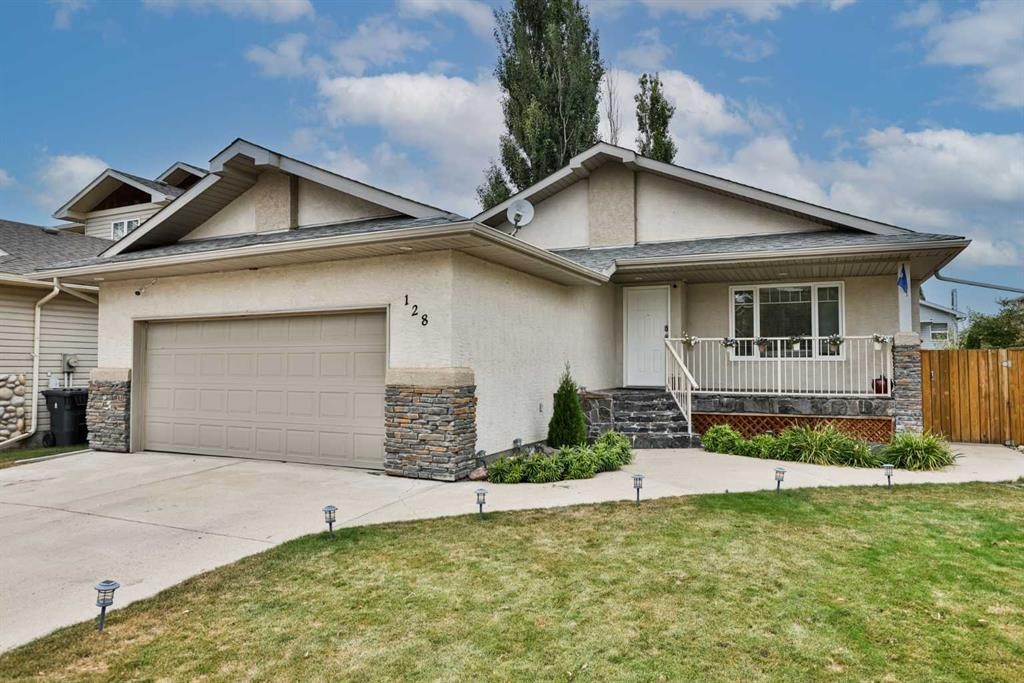 128 Cougar Road North, Lethbridge, AB - Outdoor With Deck Patio Veranda