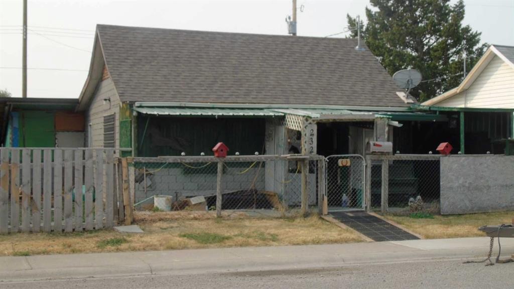232 12 Street, Fort Macleod, AB - Outdoor