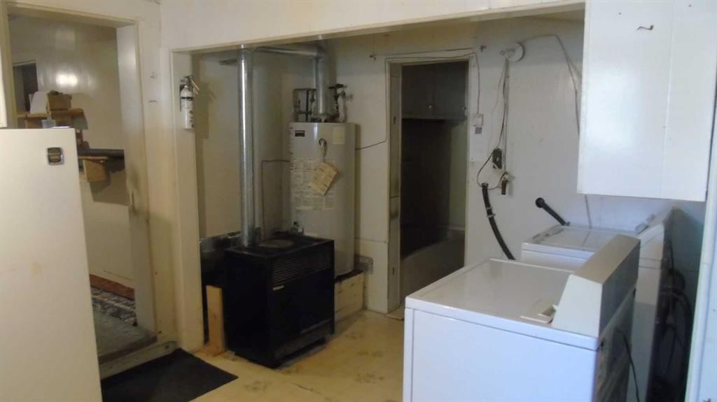 232 12 Street, Fort Macleod, AB - Indoor Photo Showing Laundry Room