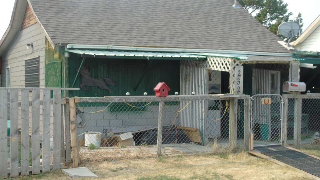 232 12 Street, Fort Macleod, AB - Outdoor