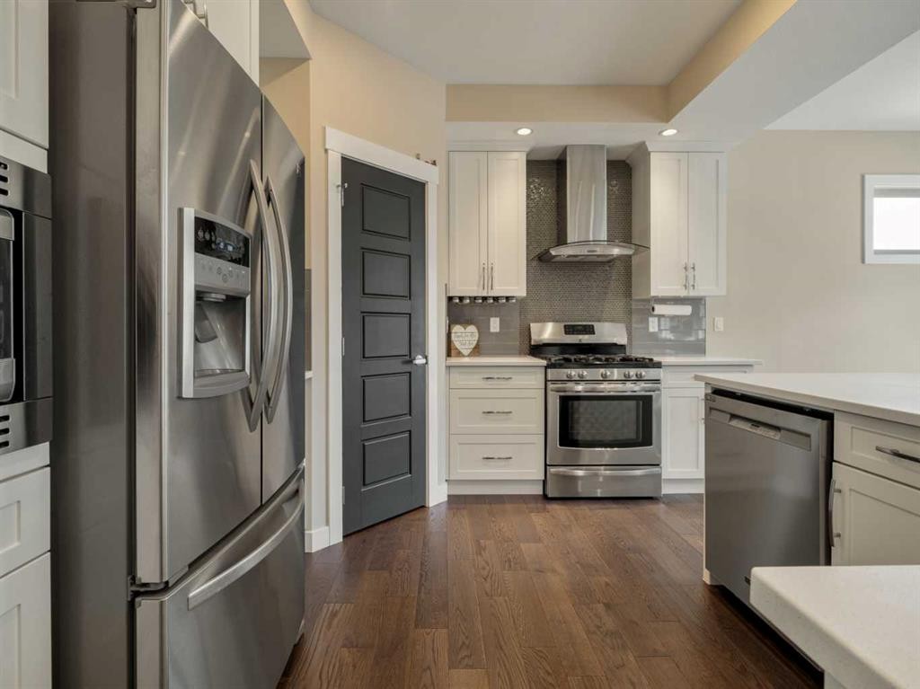 187 Westgate Drive, Coaldale, AB - Indoor Photo Showing Kitchen With Upgraded Kitchen