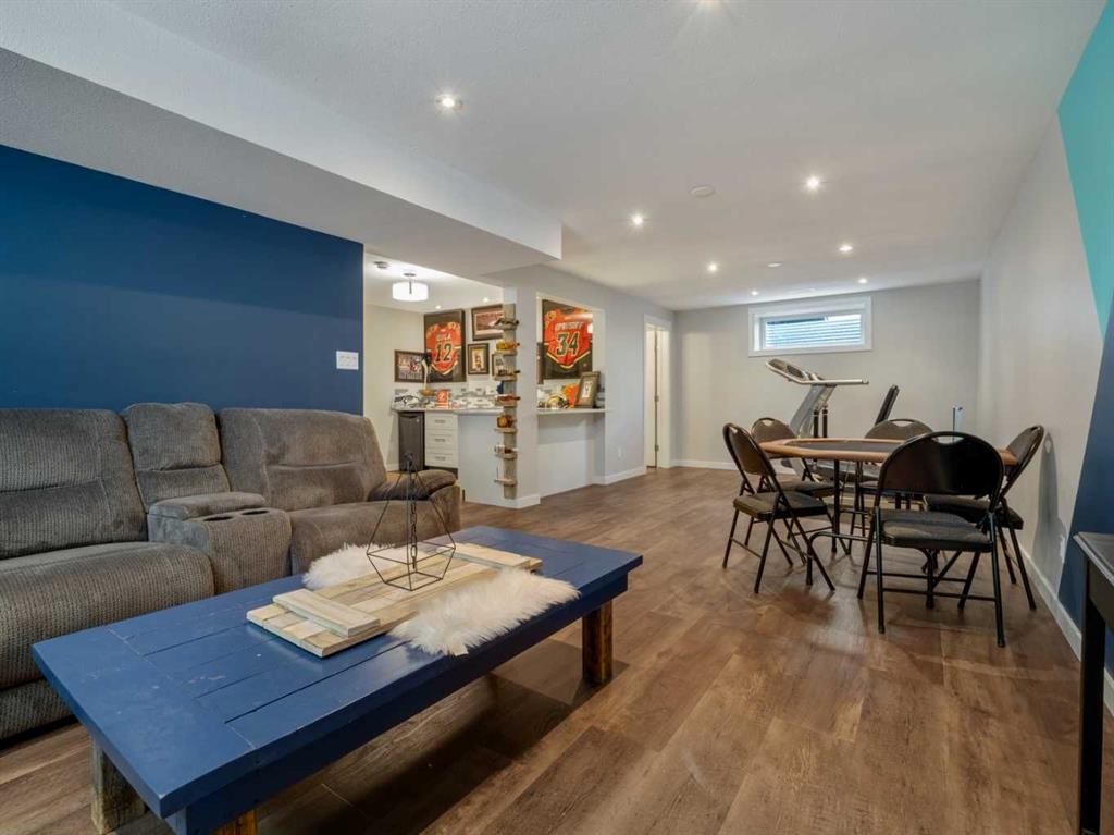 187 Westgate Drive, Coaldale, AB - Indoor Photo Showing Living Room