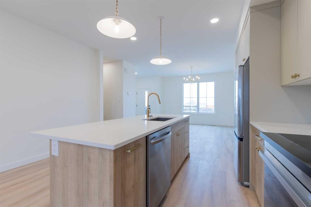 2809 16 Avenue, Coaldale, AB - Indoor Photo Showing Kitchen With Upgraded Kitchen