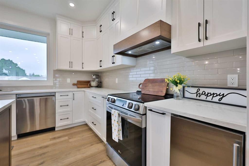 246 4A Street, Stirling, AB - Indoor Photo Showing Kitchen