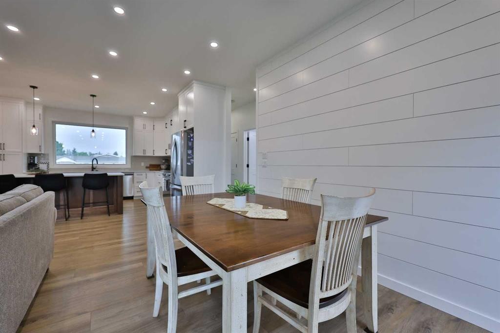 246 4A Street, Stirling, AB - Indoor Photo Showing Dining Room