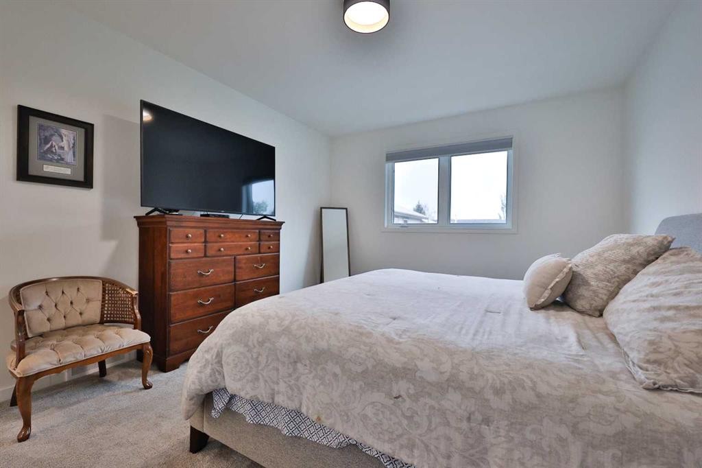 246 4A Street, Stirling, AB - Indoor Photo Showing Bedroom