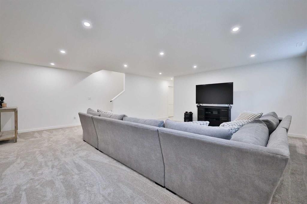 246 4A Street, Stirling, AB - Indoor