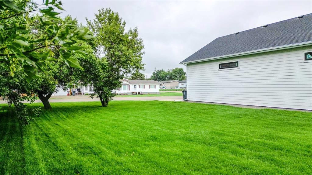 246 4A Street, Stirling, AB - Outdoor
