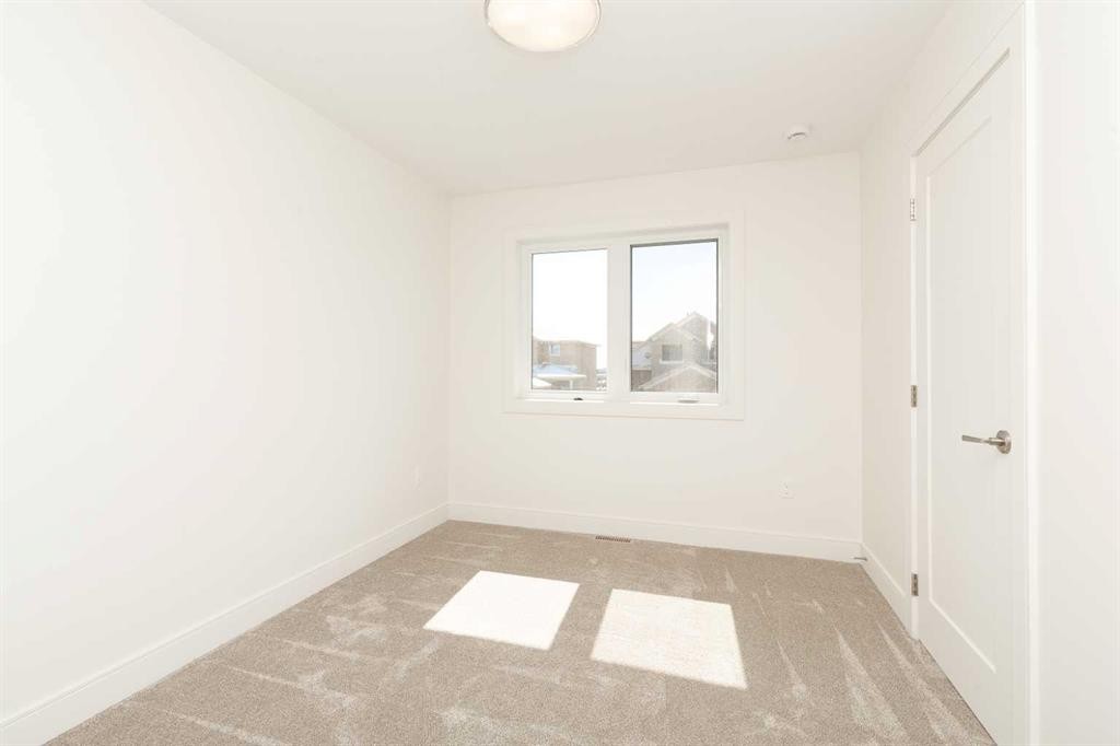 561 Malahat Green West, Lethbridge, AB - Indoor Photo Showing Other Room