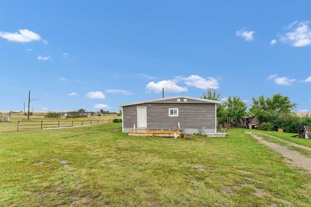 210 Dunbar Avenue West, Bow Island, AB - Outdoor