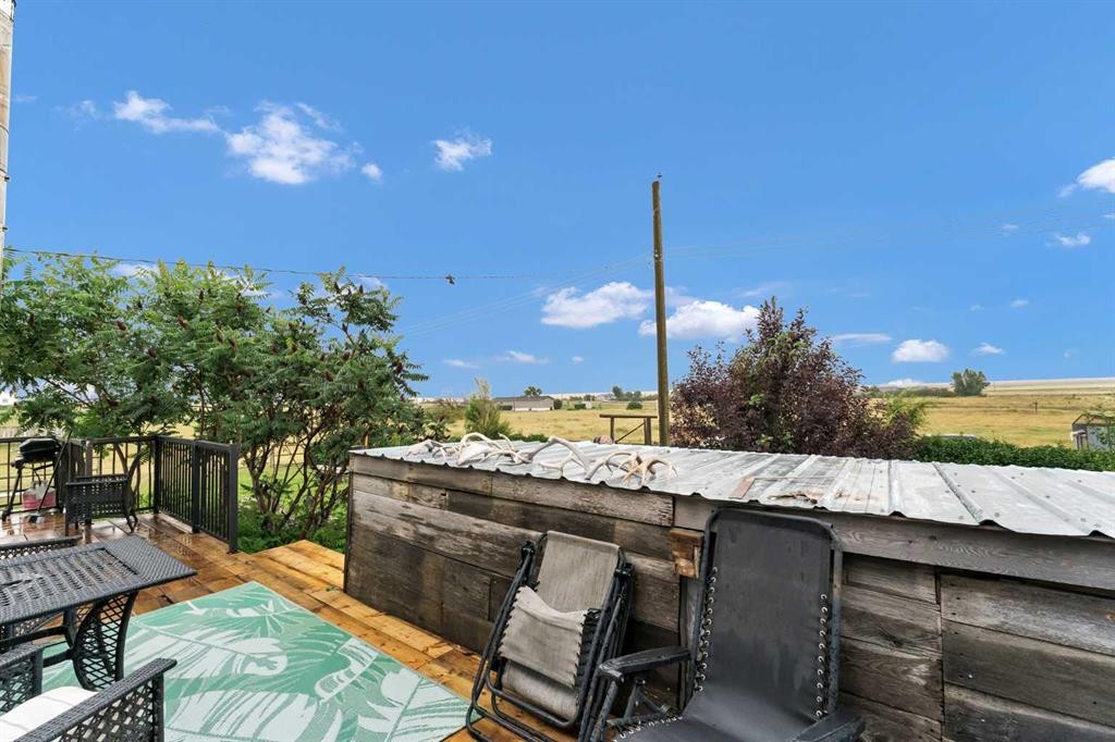 210 Dunbar Avenue West, Bow Island, AB - Outdoor