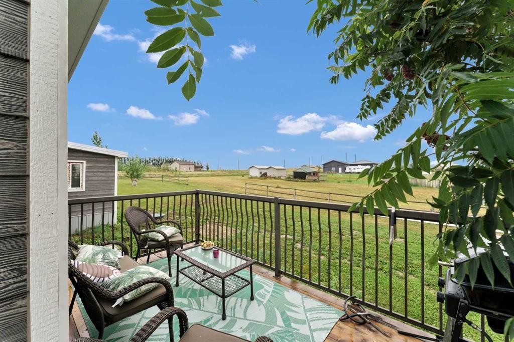210 Dunbar Avenue West, Bow Island, AB - Outdoor With Deck Patio Veranda