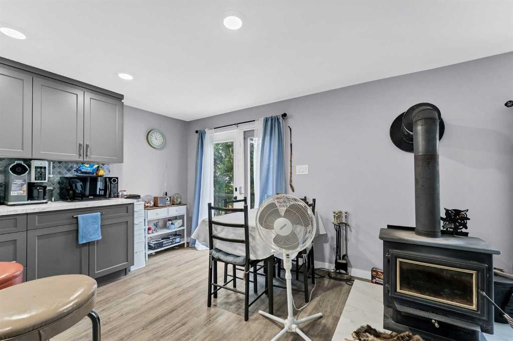 210 Dunbar Avenue West, Bow Island, AB - Indoor