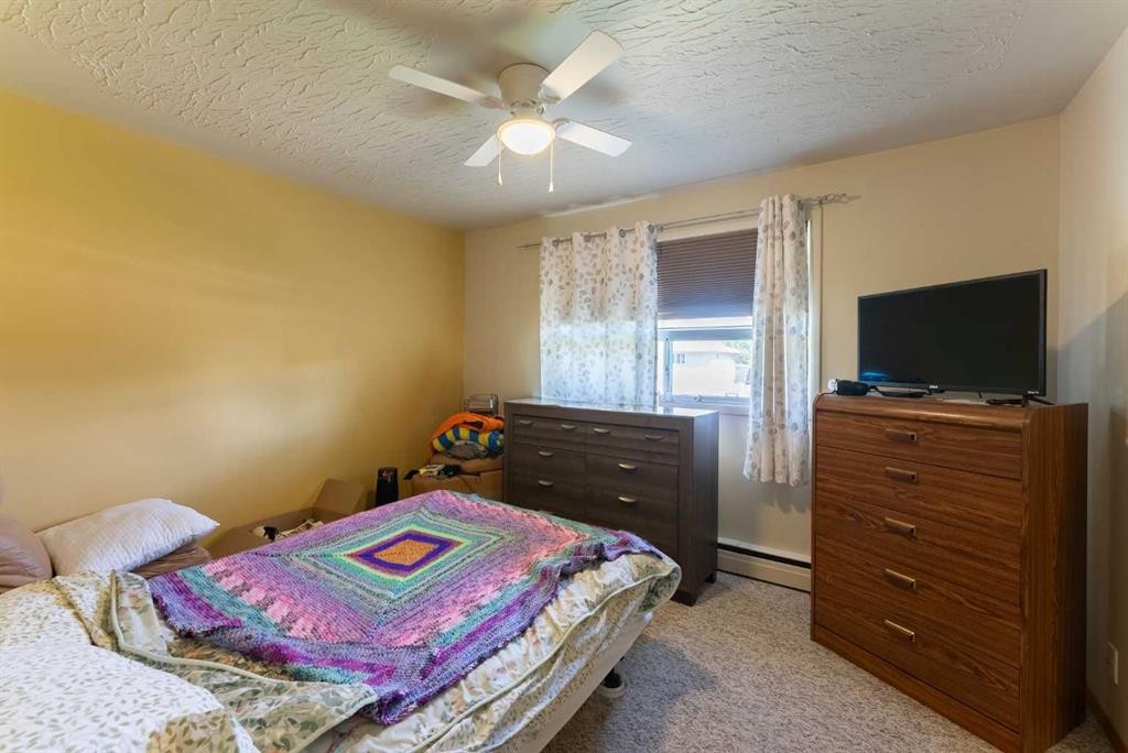 1114 11 Avenue North, Lethbridge, AB - Indoor Photo Showing Bedroom
