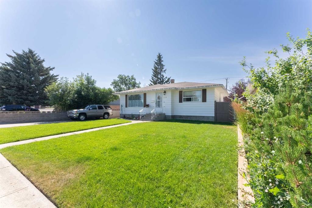 1114 11 Avenue North, Lethbridge, AB - Outdoor
