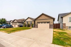 757 27 Street Fort Macleod, AB T0L 0Z0
