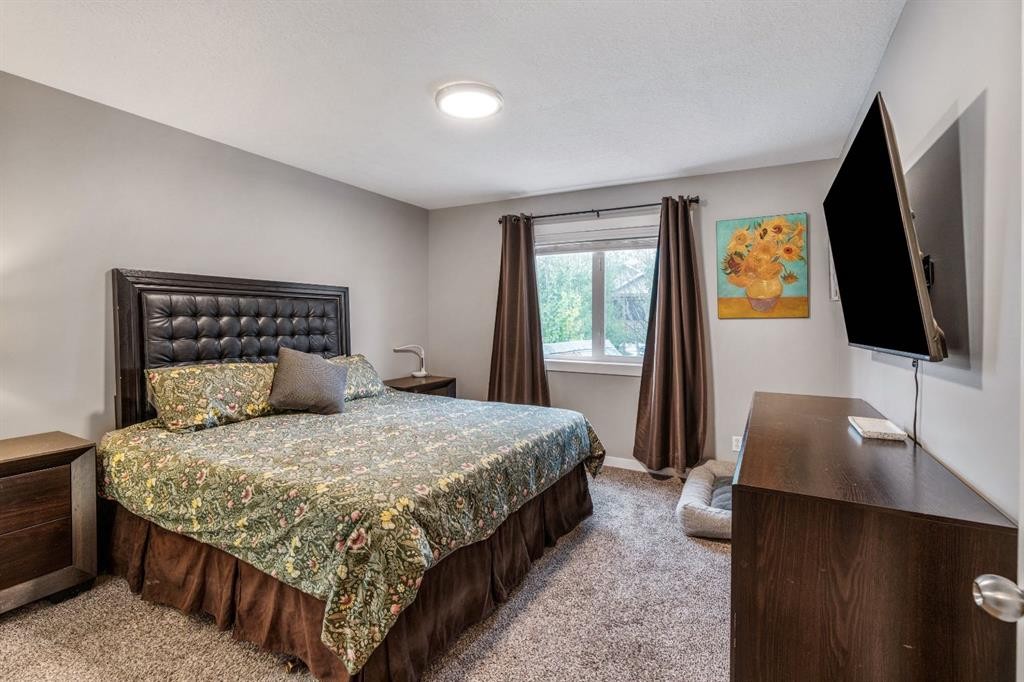 135 Fairmont Point South, Lethbridge, AB - Indoor Photo Showing Bedroom