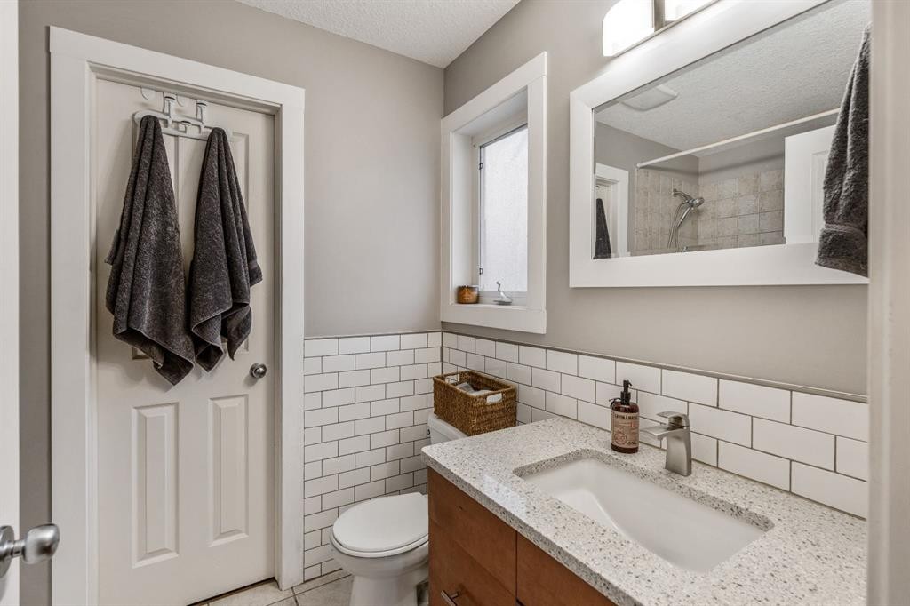 135 Fairmont Point South, Lethbridge, AB - Indoor Photo Showing Bathroom
