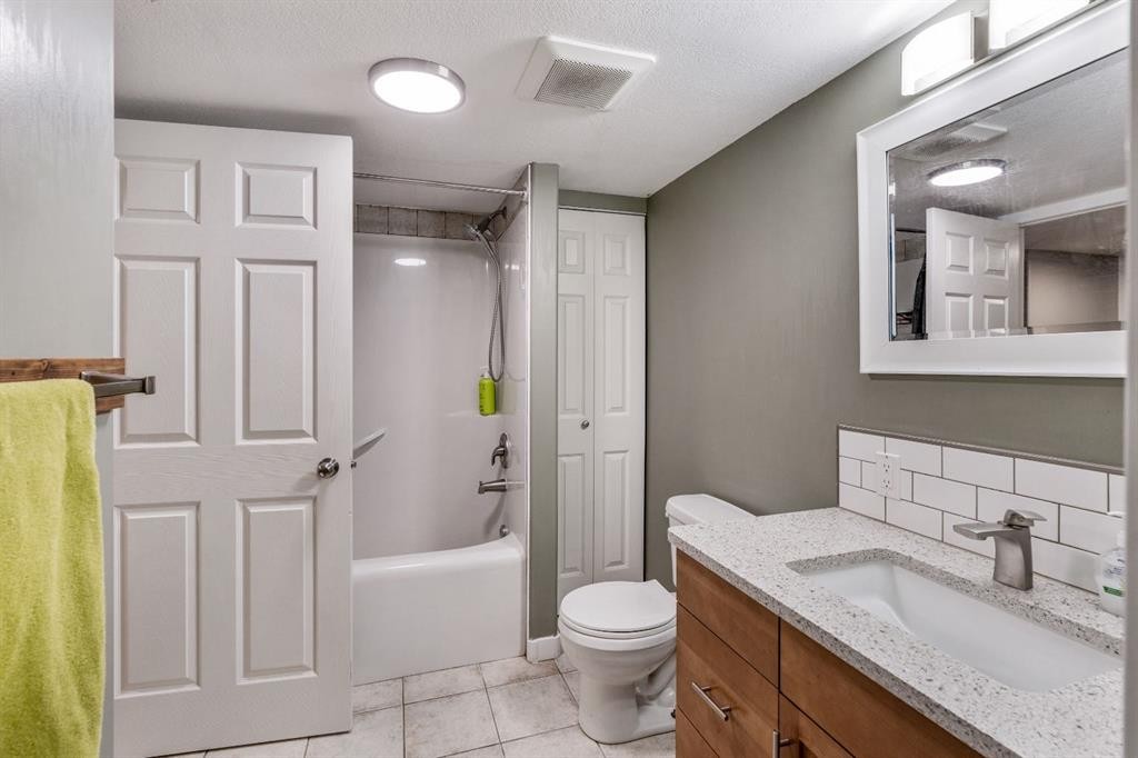 135 Fairmont Point South, Lethbridge, AB - Indoor Photo Showing Bathroom