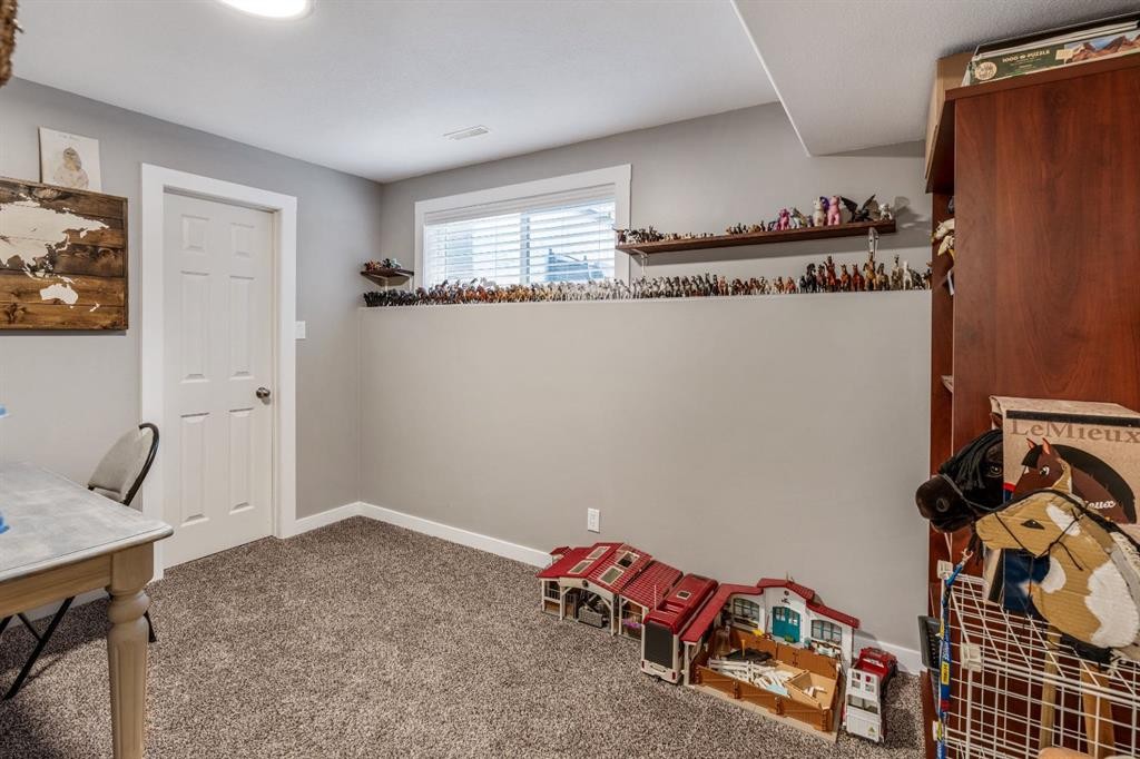 135 Fairmont Point South, Lethbridge, AB - Indoor