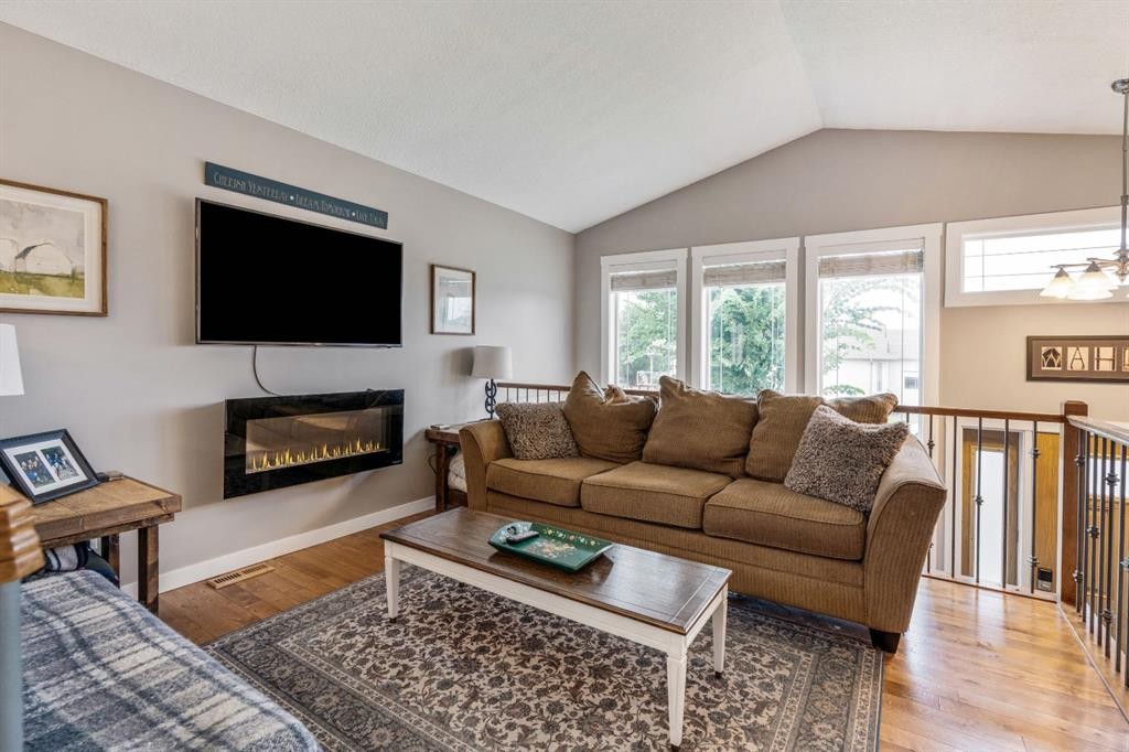 135 Fairmont Point South, Lethbridge, AB - Indoor Photo Showing Living Room With Fireplace