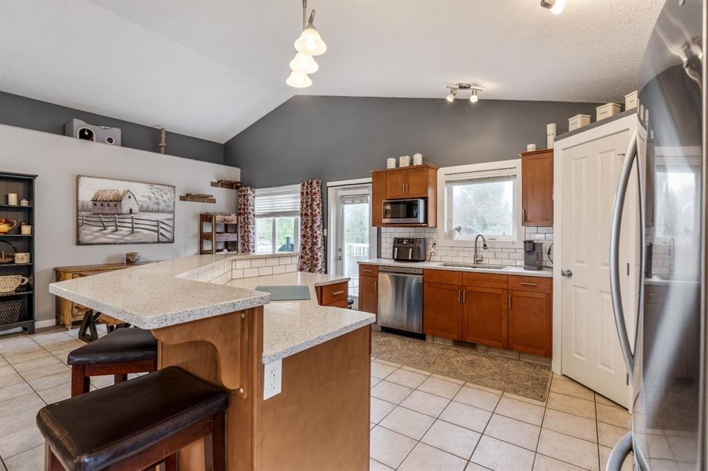 135 Fairmont Point South, Lethbridge, AB - Indoor Photo Showing Kitchen