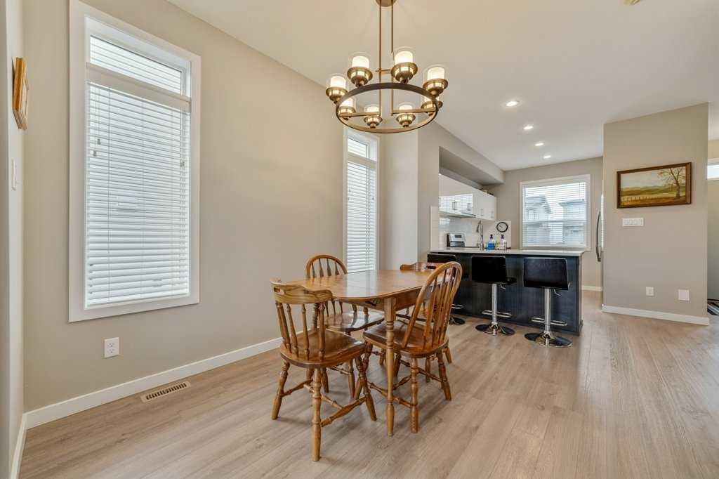 809 Greywolf Run North, Lethbridge, AB - Indoor Photo Showing Dining Room