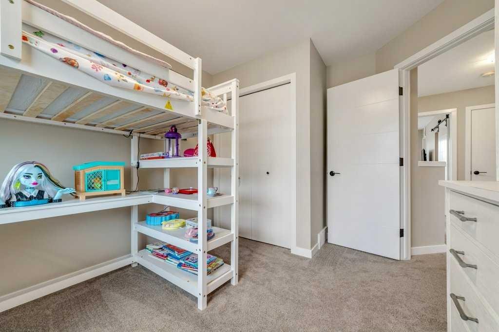 809 Greywolf Run North, Lethbridge, AB - Indoor