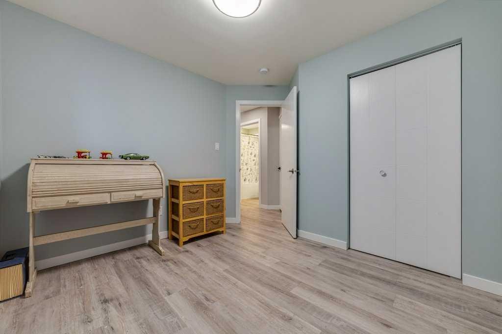 809 Greywolf Run North, Lethbridge, AB - Indoor Photo Showing Bedroom