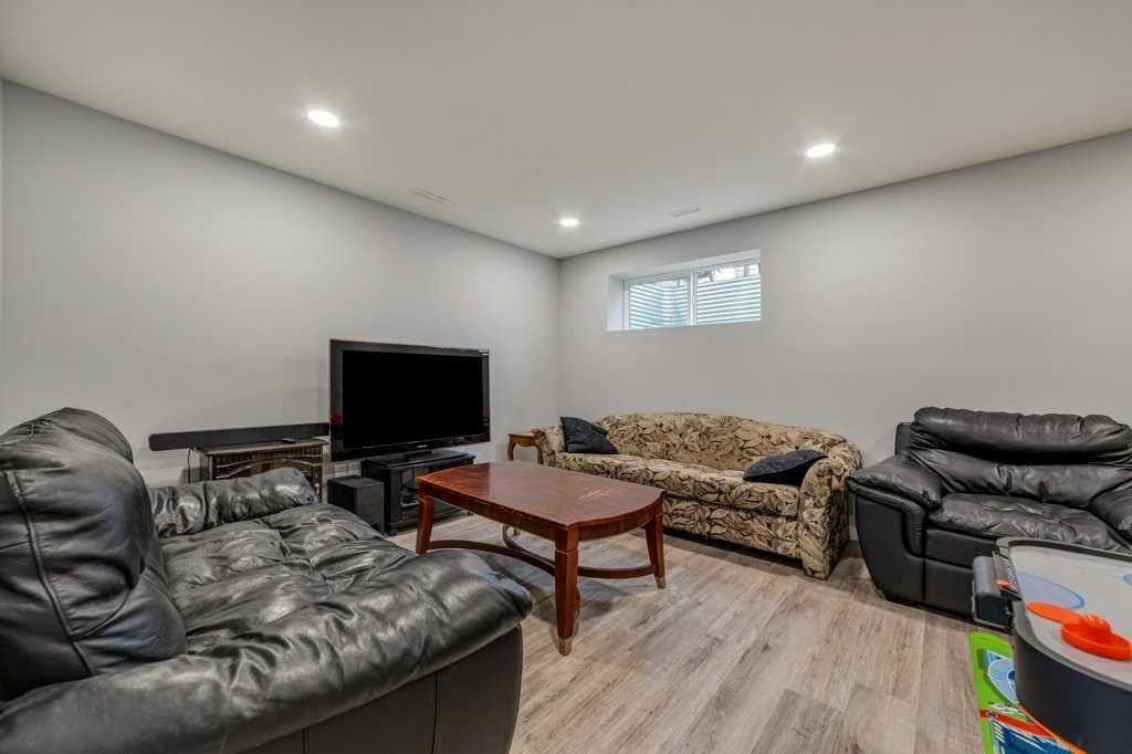 809 Greywolf Run North, Lethbridge, AB - Indoor Photo Showing Other Room