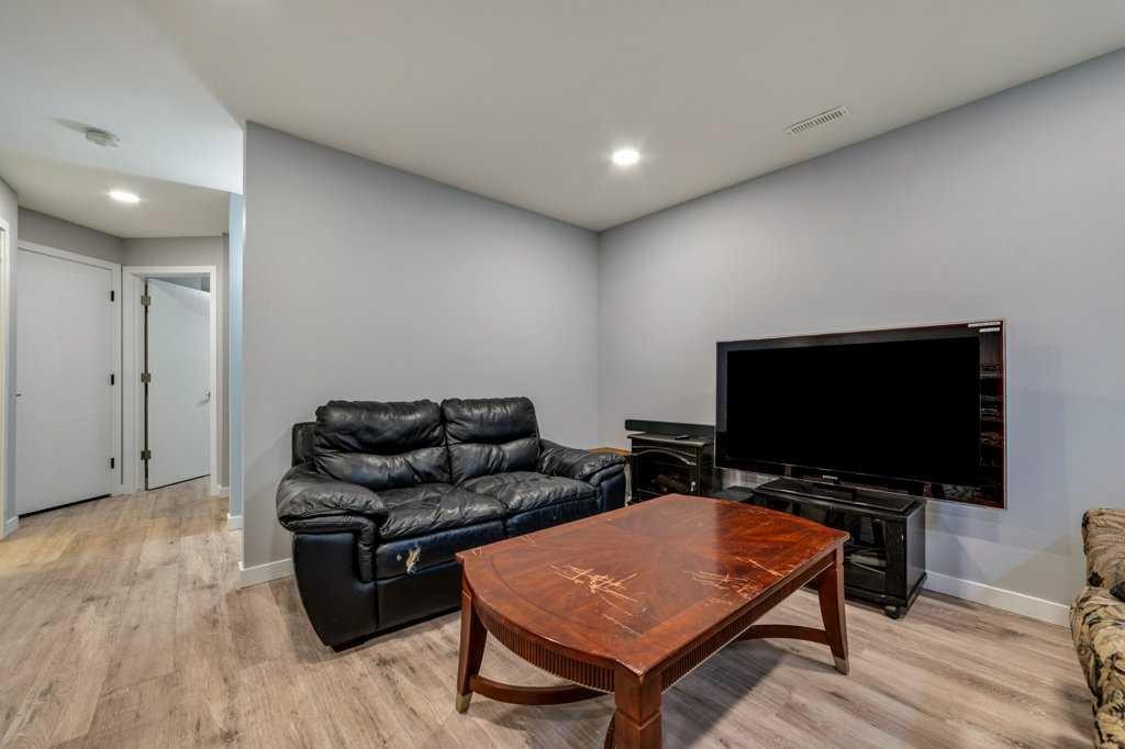 809 Greywolf Run North, Lethbridge, AB - Indoor