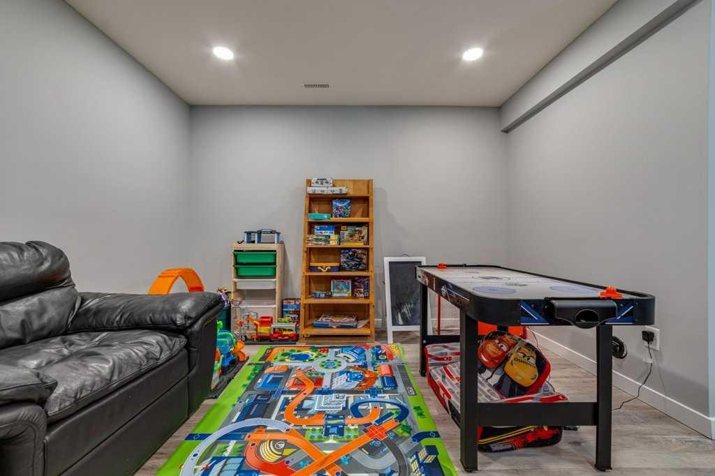 809 Greywolf Run North, Lethbridge, AB - Indoor