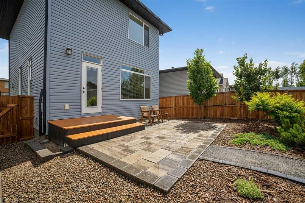 809 Greywolf Run North, Lethbridge, AB - Outdoor With Exterior