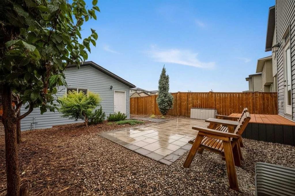 809 Greywolf Run North, Lethbridge, AB - Outdoor