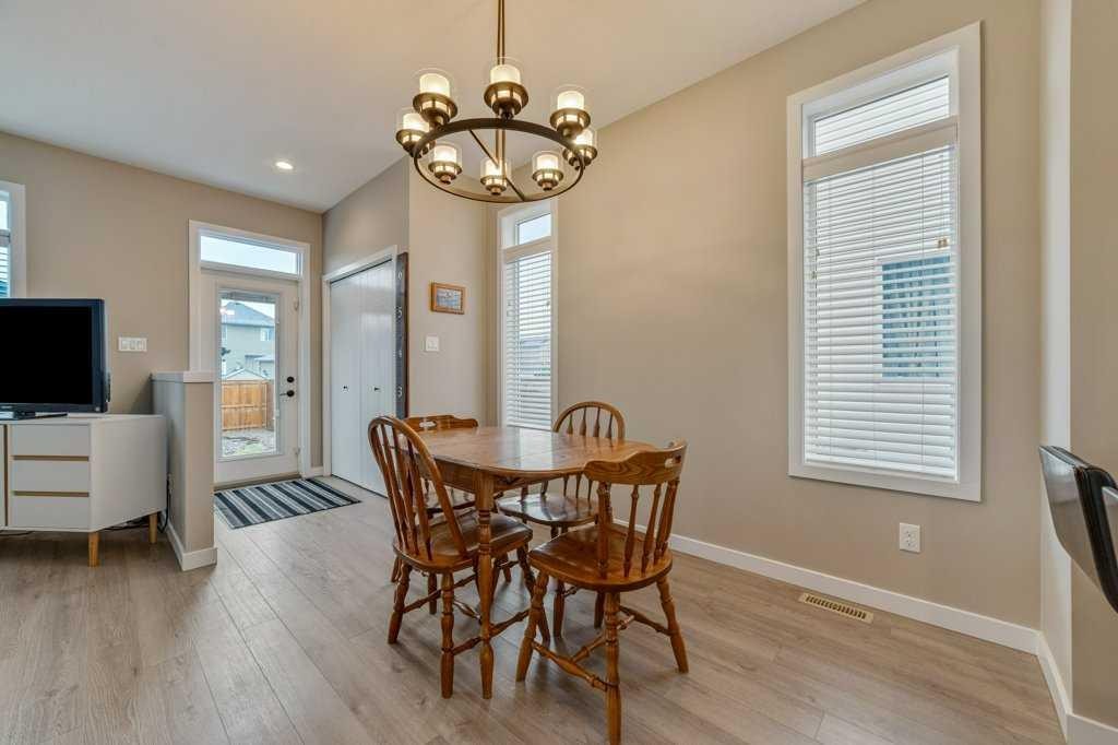 809 Greywolf Run North, Lethbridge, AB - Indoor Photo Showing Dining Room