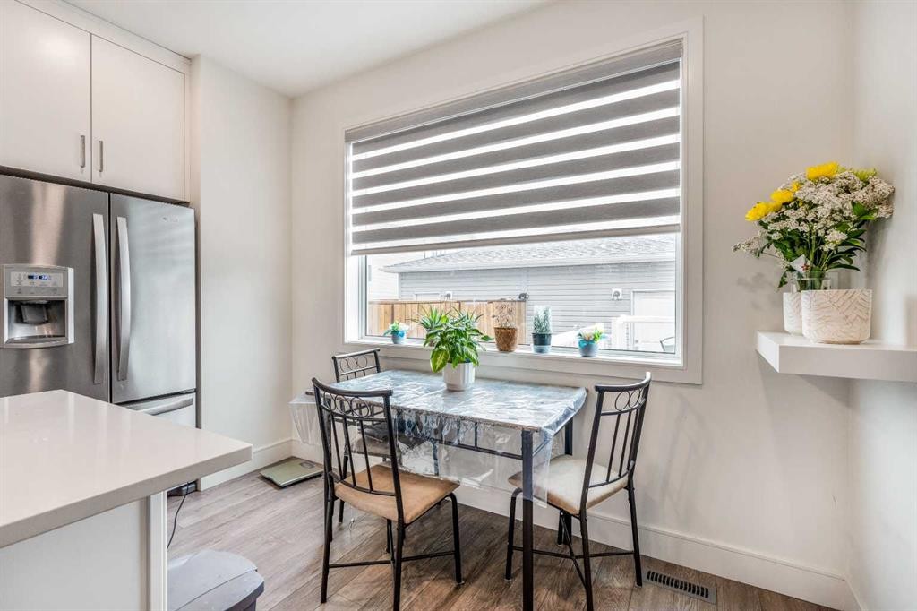 270 Grassland Boulevard West, Lethbridge, AB - Indoor Photo Showing Dining Room