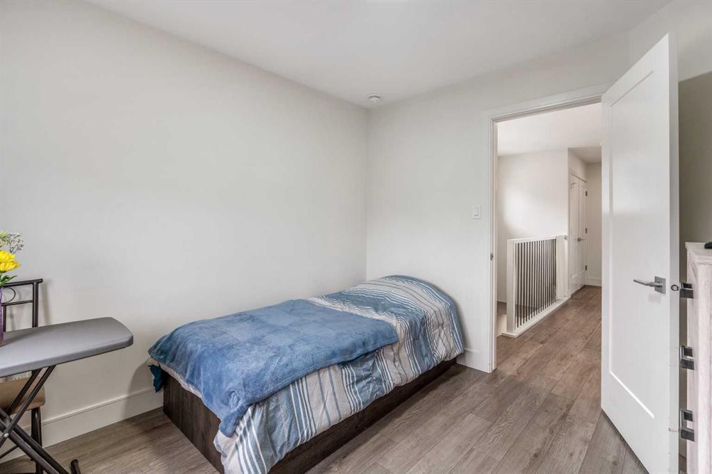 270 Grassland Boulevard West, Lethbridge, AB - Indoor Photo Showing Bedroom