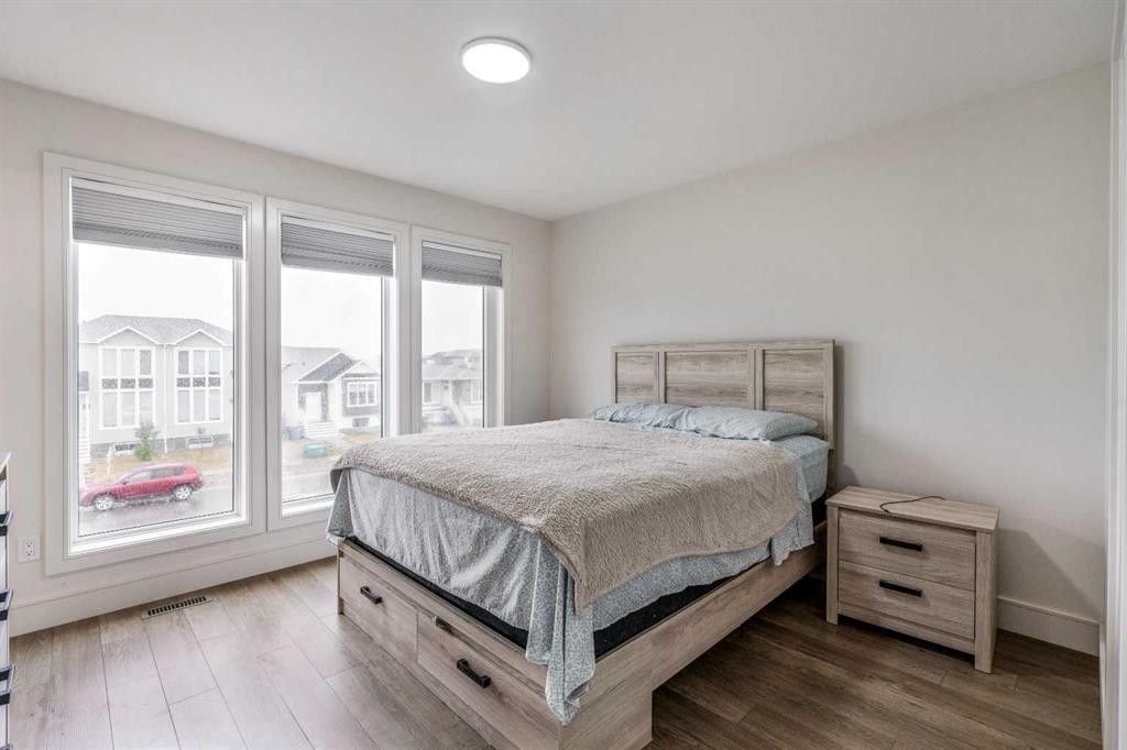 270 Grassland Boulevard West, Lethbridge, AB - Indoor Photo Showing Bedroom