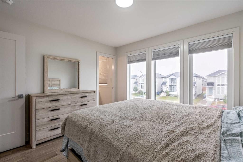 270 Grassland Boulevard West, Lethbridge, AB - Indoor Photo Showing Bedroom