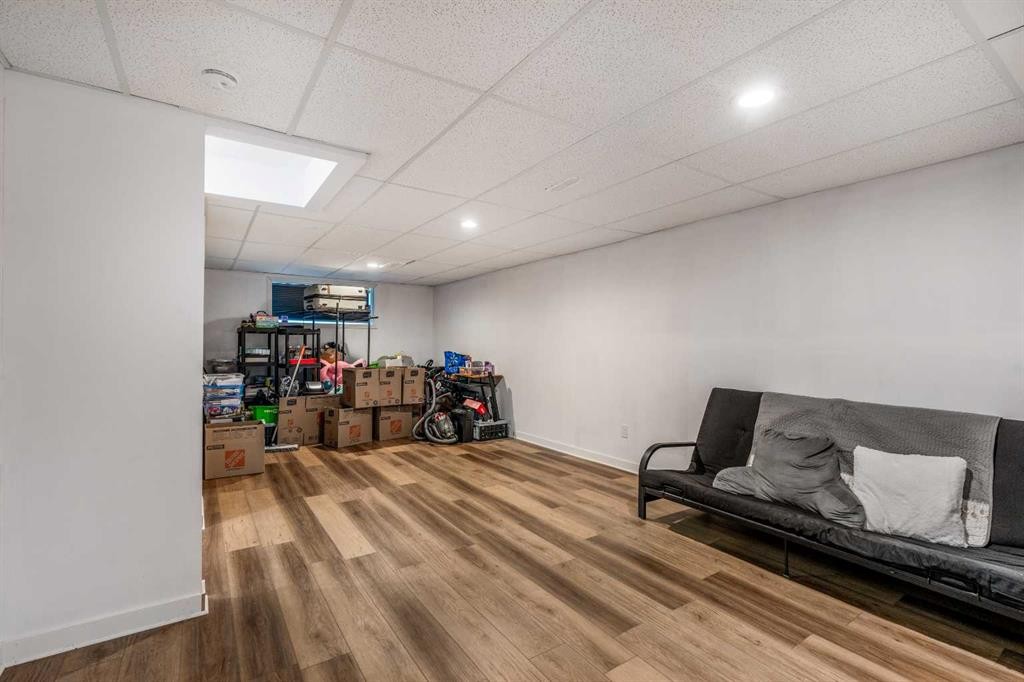 270 Grassland Boulevard West, Lethbridge, AB - Indoor