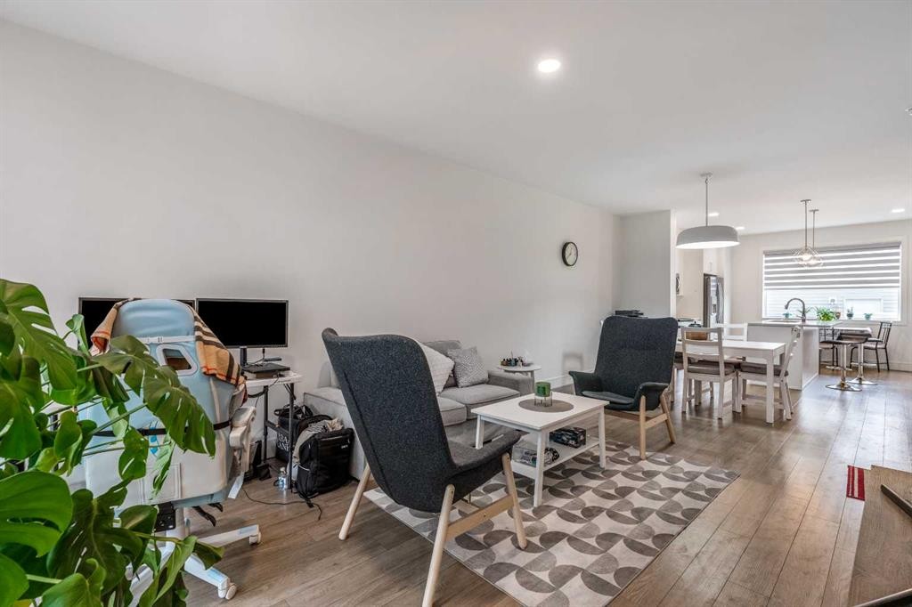270 Grassland Boulevard West, Lethbridge, AB - Indoor