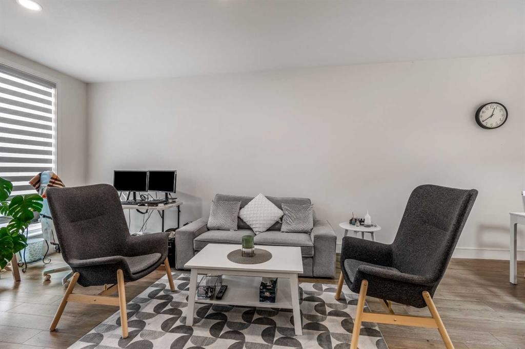 270 Grassland Boulevard West, Lethbridge, AB - Indoor