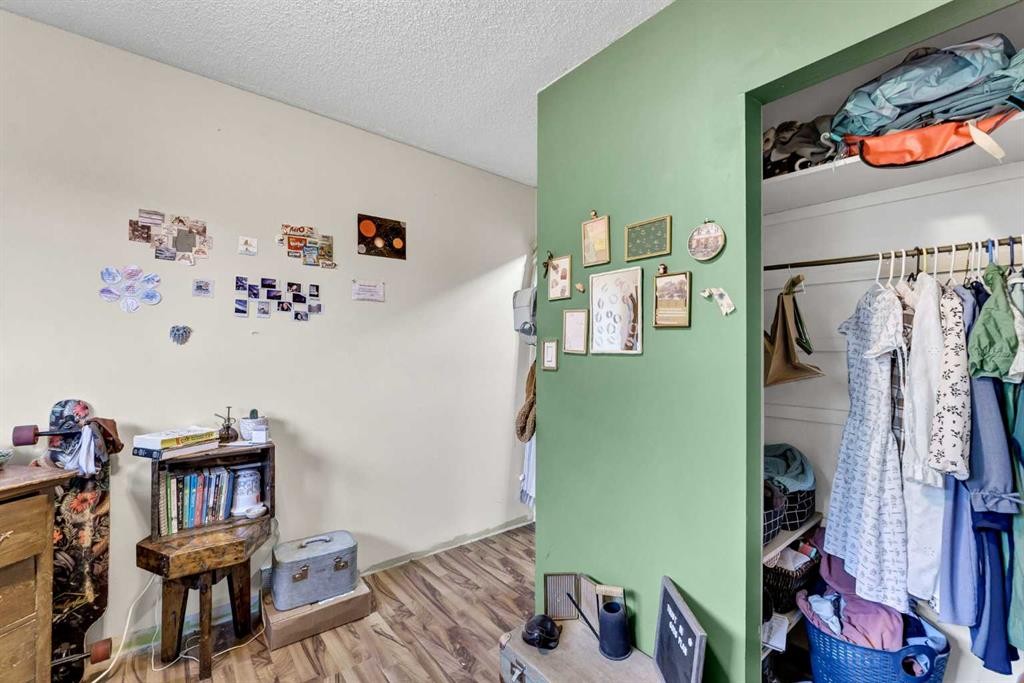 94079 113 Range Road, Bow Island, AB - Indoor