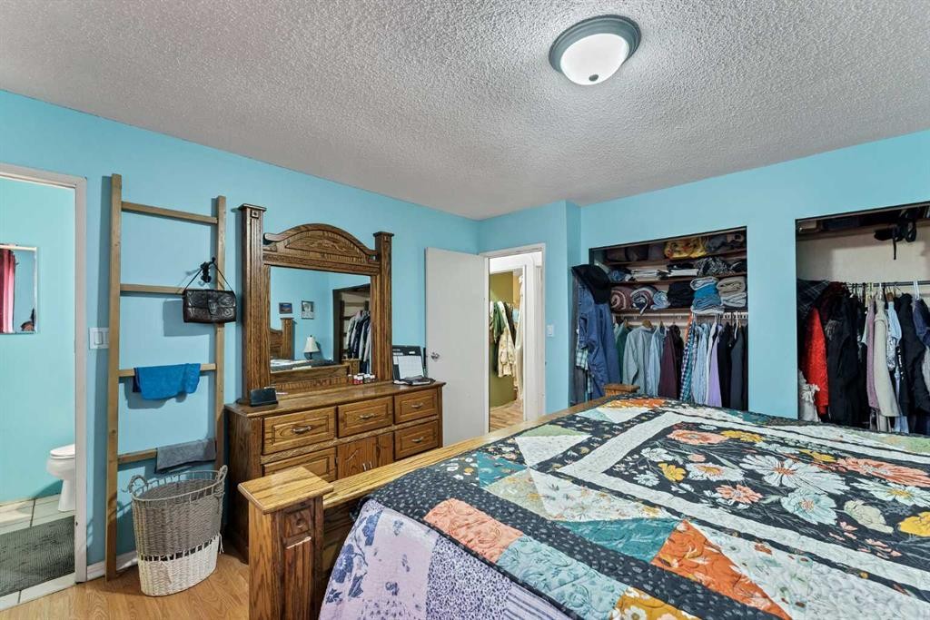 94079 113 Range Road, Bow Island, AB - Indoor Photo Showing Bedroom