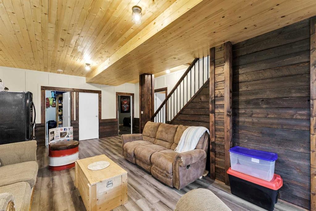 94079 113 Range Road, Bow Island, AB - Indoor