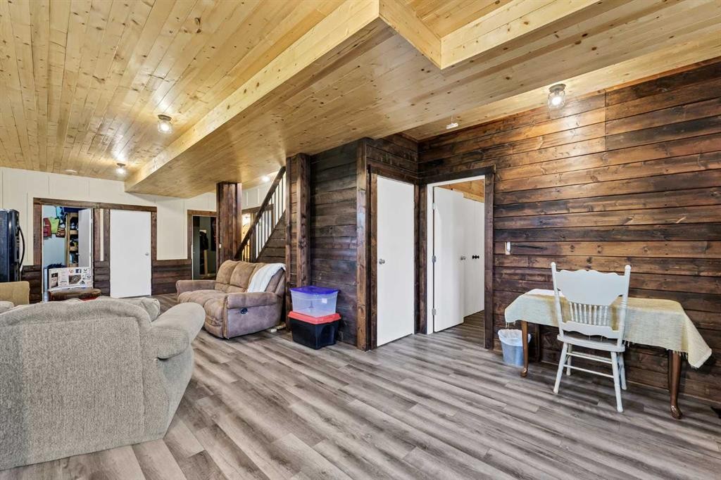 94079 113 Range Road, Bow Island, AB - Indoor
