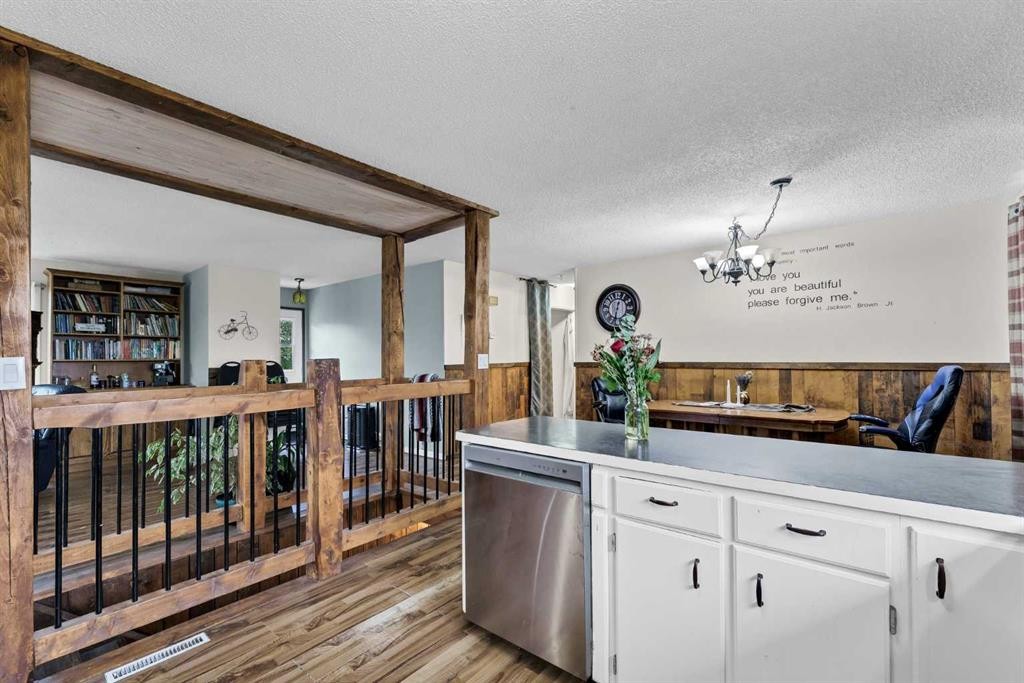 94079 113 Range Road, Bow Island, AB - Indoor